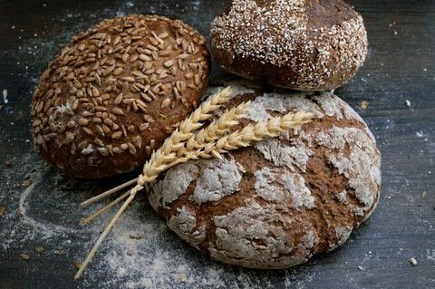 Roti artisan sebagai materi desain konten media sosial